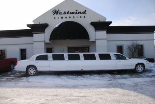 Limo limousine lincoln town car 2004 white stretch ford long luxury low miles