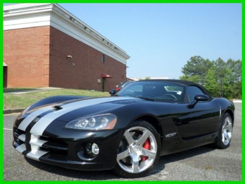 Convertible clean carfax low miles dual silver stripes 6-speed manual v-10