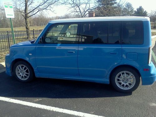 2005 scion xb base sport wagon 5 speed, clean daily driver, new tires
