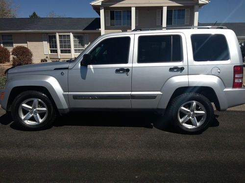 2008 jeep liberty limited sport, great condition, 4-door, new tires