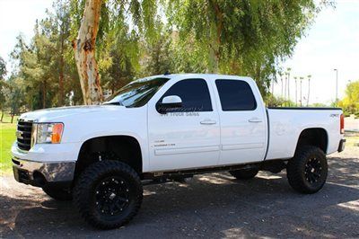 Lifted low miles duramax diesel 4x4 new tires, bds lift kit, leather, dvd