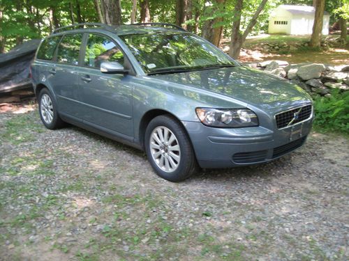 2005 volvo v50  rebuildable repairable bad engine, not salvage title
