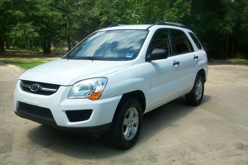 4wd, am/fm/cd/mp3, super clean !!! adult owned and driven !