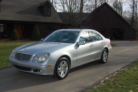 Well-maintained 06 e350 4matic silver on gray
