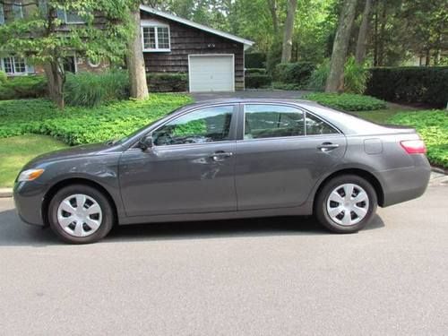 2007 toyota camry le low miles ,sunroof, ,1 owner,super clean car fax,ext.war.