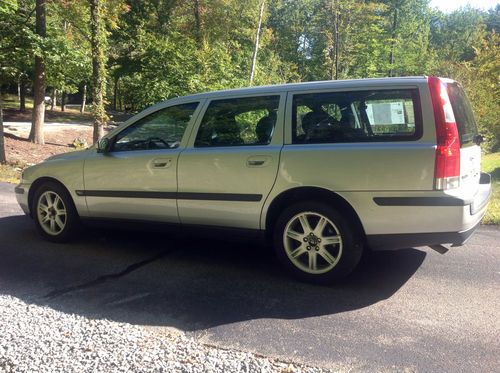 2004 volvo v70 2.4 wagon 4-door 2.4l silver with third 3rd row seat, cargo bars