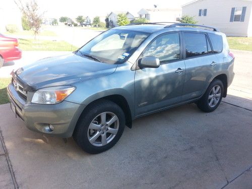 2007 toyota rav4 v6 limited has 3rd row seats for 7 passenger seating