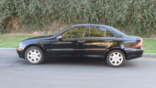 Mercedes benz c 320 black 4 doors, auto,sunroof,nice wheels and great condition