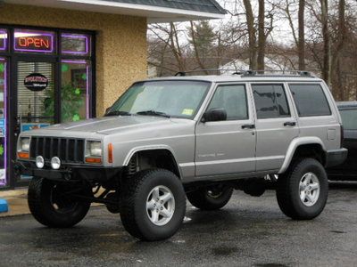 Lifted 6 inch 32 inch pro comp tires xj 4x4 4wd only 100k miles np242 clean