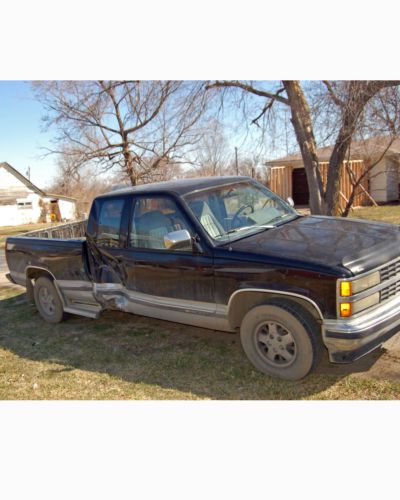Wrecked 1992 chevy silverado extended cab runs and drives ok just t-boned