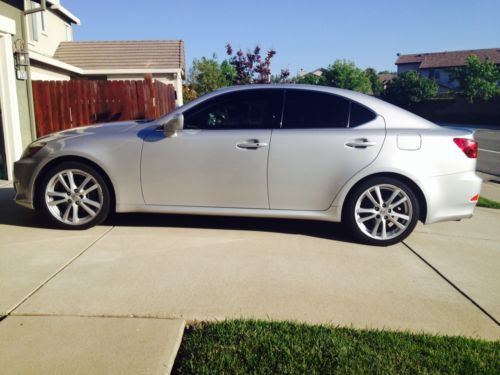 Beautiful lexus is 250 - excellent condition-luxry model with navigation