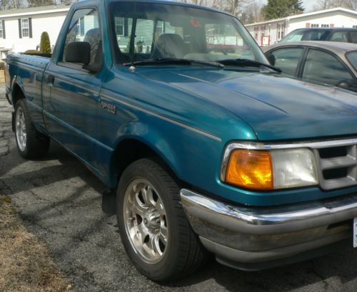 1994 ford ranger 2-door pickup truck 3.0l v6 with brand new snap cover