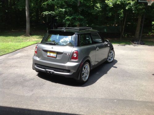2010 mini cooper s hardtop, 6-speed, jcw tuning kit, near perfect condition