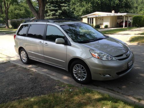 2009 toyota sienna xle dvd navigation parking sensor leather low milage must see