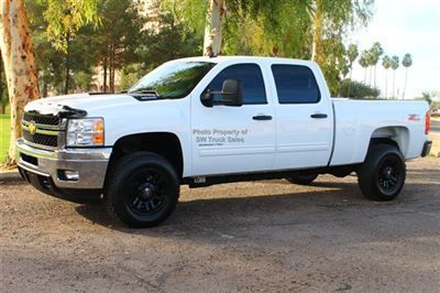 White like new low miles duramax diesel z71 4x4 with leather black wheels