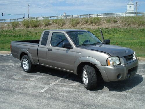 2004 nissan frontier xe extended cab pickup 2-door 2.4l auto front damage runs