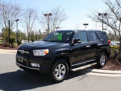 4.0l sr5 financing available leather  4x4 tow hitch moon roof park sensors