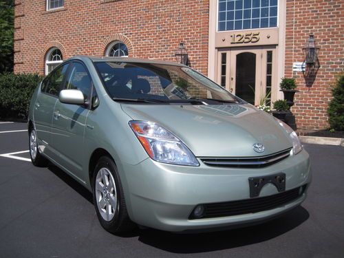 2006 toyota prius clean, backup cam, bluetooth, xenons, must see