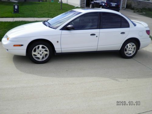 2001 saturn sl excellent exterior, engine needs some work runs and drives