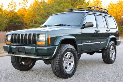 Jeep cherokee classic / sport / lifted / new lift, tires, rack / just serviced