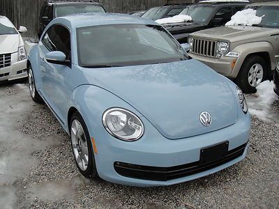 2012 vw beetle - rebuildable salvage title  **no reserve**