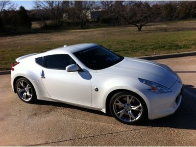 Touring automatic 370z coupe extremely clean!!!
