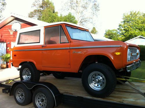 1973 bronco explorer, full restoration, air conditioned, v8 , 4x4 , lift kit
