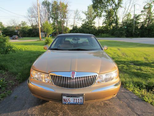 Gold 1998 lincoln continental in excellent condition low miles