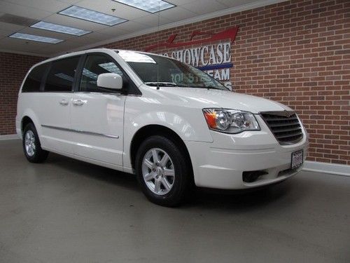 2010 chrysler town &amp; country touring dual dvd stow and go