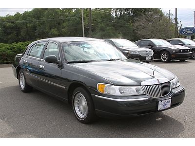 02 lincoln town car executive one owner low miles l town car executive pre-owned
