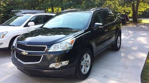2012 chevrolet traverse lt awd - lots of extras, excellent condition