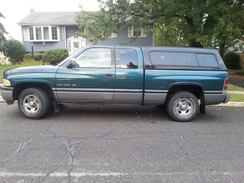 1995  dodge ram 1500   w/ no reserve  2x2  pickup truck