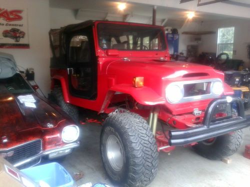 1978 toyota fj 40 land cruiser,restored,lifted on 36 in tires,must see,very nice