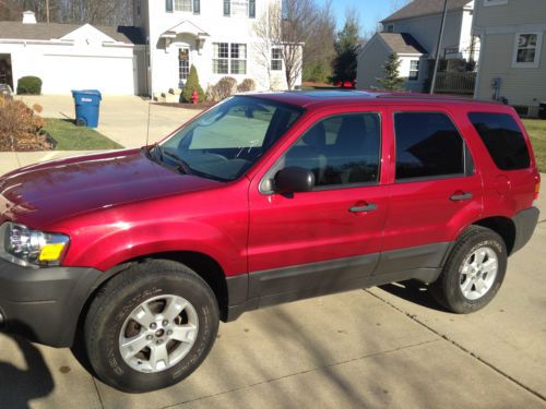 Suv small suv ford escspe xlt 4wd 4cyl great on gas