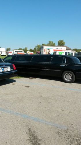 2000 lincoln limo 8 pass black nice inside needs some tlc on out side