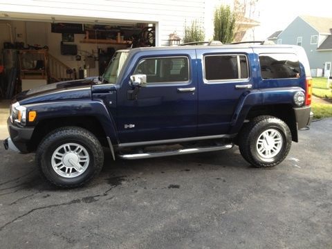 Blue 2008 hummer h3, low miles, new tires, sunroof, custom stereo