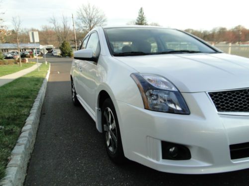 Beautiful 2012 nissan sentra special edition with navigation