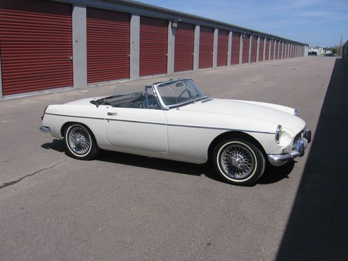 1964 mg mgb roadster convertible  1800 4cyl  4speed leather interior