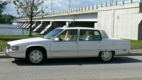 1991 cadillac fleetwood sedan 4.9l - suberb white-on-white leather luxury sedan