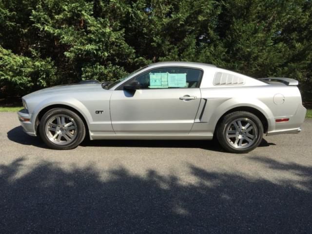 Ford: mustang leather trim sports seats