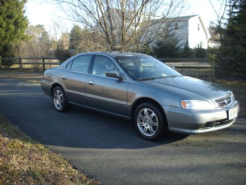Well maintained, garage kept acura tl!  great student or commuter car!