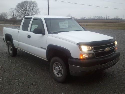 2005 chevrolet 2500hd exented cab pickup, white, 6.0 l v-8