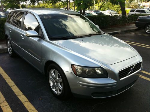 2006 volvo v-50 clean florida vehicle***low reserve***