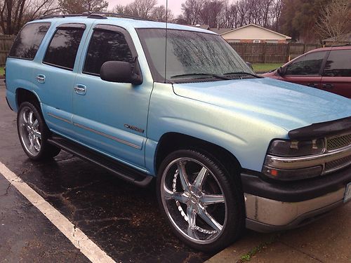 2001chevy tahoe 5.3 liter,well kept up,outragious paint job 26in rims new tires.