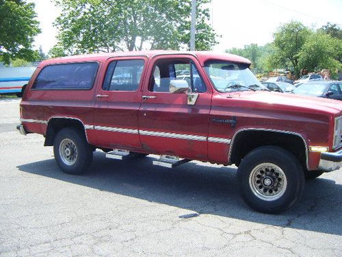 1988 chevy suburban, low mileage only 94k. a workhose, 4 wheel drive