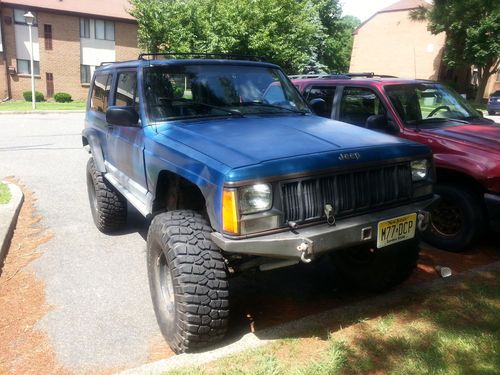 1989 jeep cherokee lifted, built, and arb locked