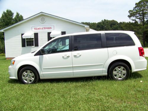2011 dodge grand caravan wagon. stow-n-go package. 1 owner lease vehicle