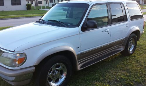 1998 ford explorer eddie bauer series! great classic, strong v8 engine