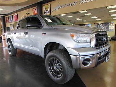 10 tundra crew max 4x4 lifted silver 50k miles priced to sell