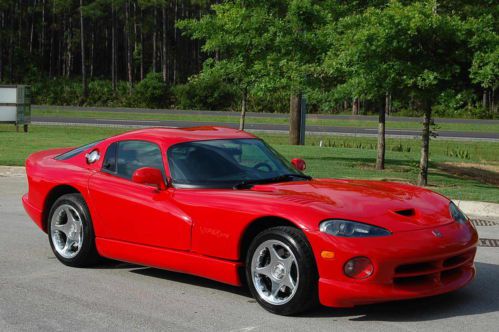 Viper gts only 9k miles! cold a/c black leather original red exterior
